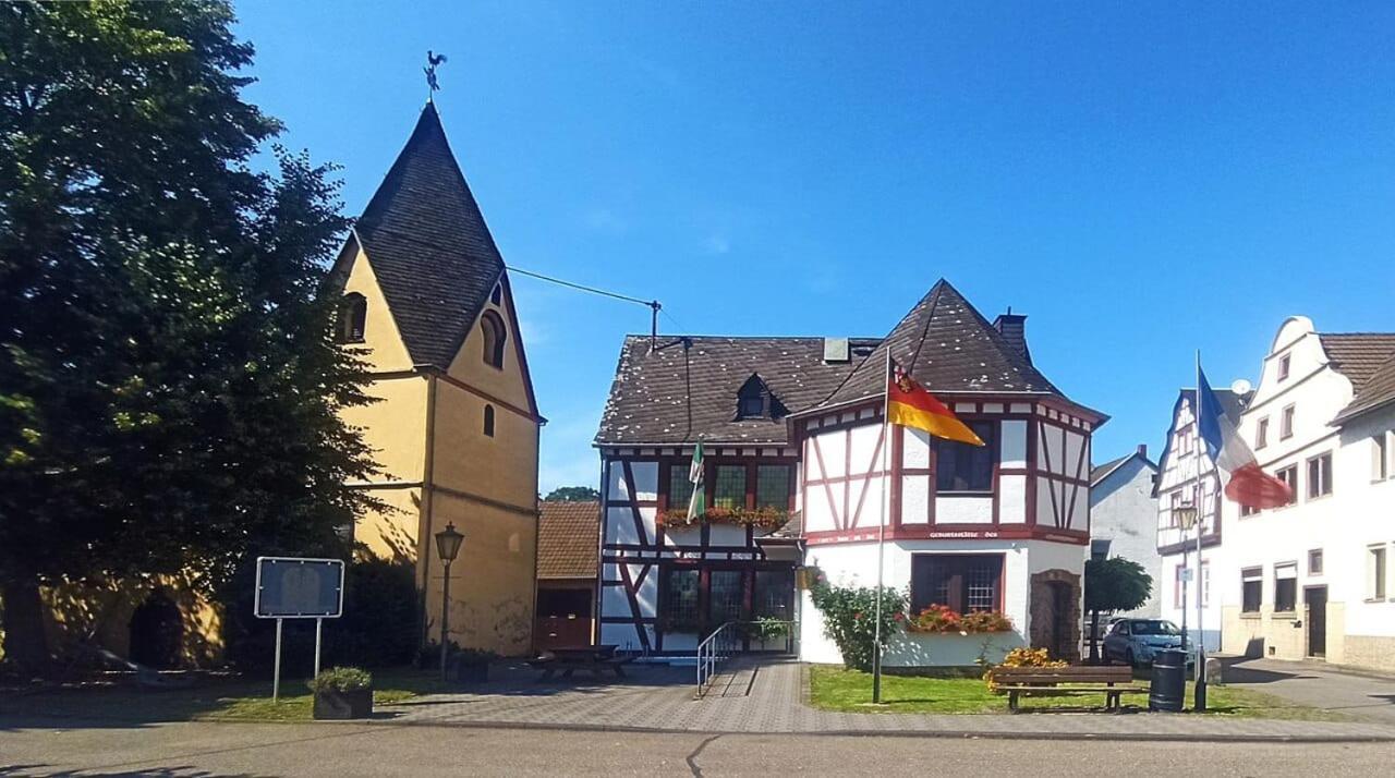 Ferienwohnung Neli Am Rhein Rheinbrohl Exterior photo